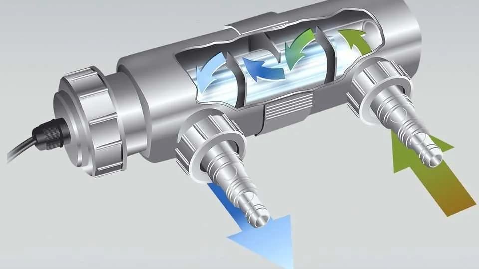 Lampa UV do akwarium: czy warto? Zalety, wady i alternatywy